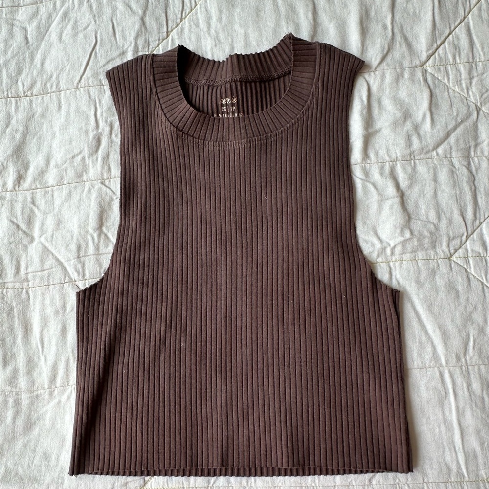 High neck aerie top